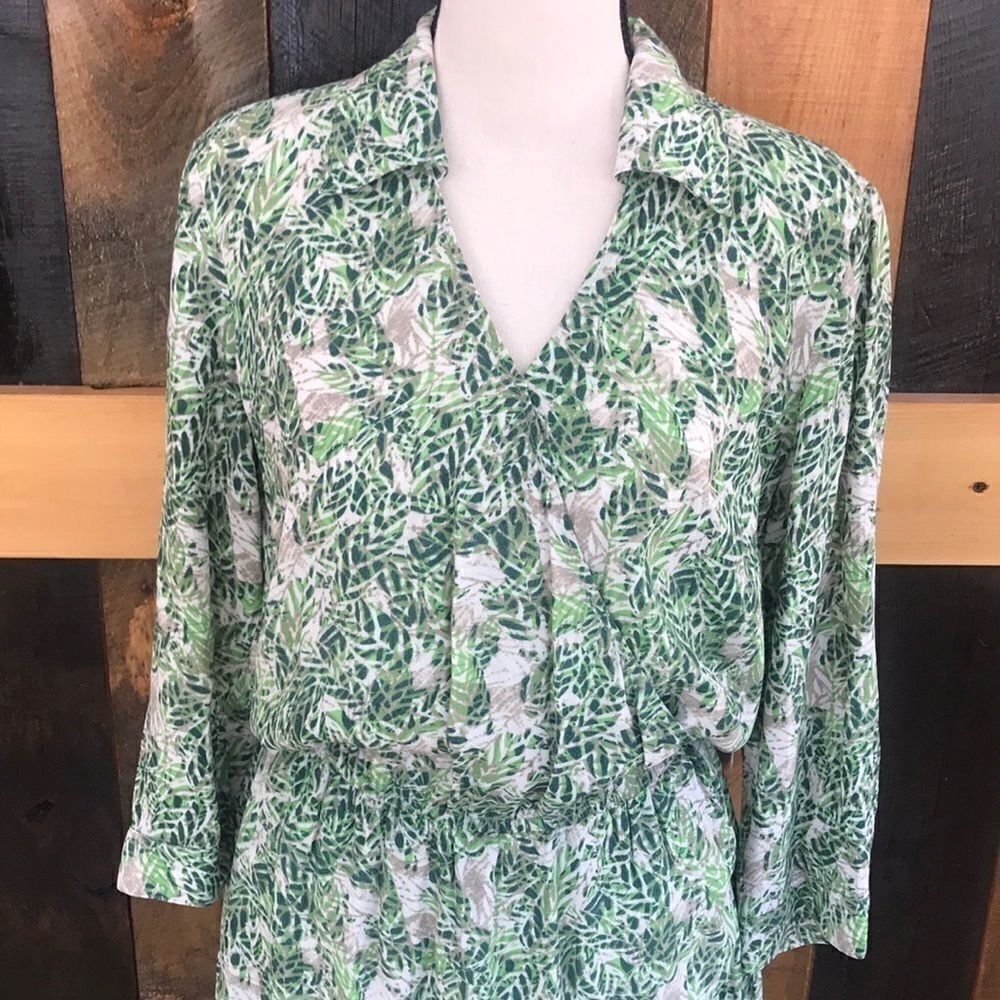 𝅺CAbi leaf print blouson style wrap dress, size XS - Picture 4 of 8